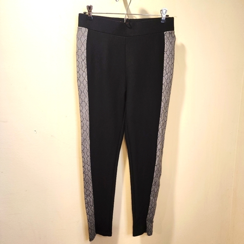 MAZE women's Black and snake print long Slimmed  pants size L